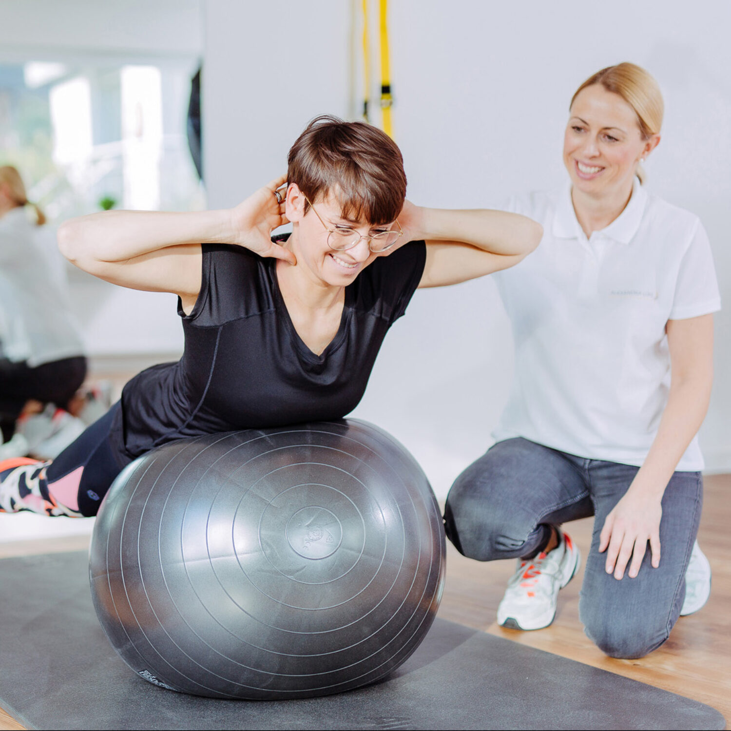 Krankengxmnastik Physiotherapie Krefel Frau Übung